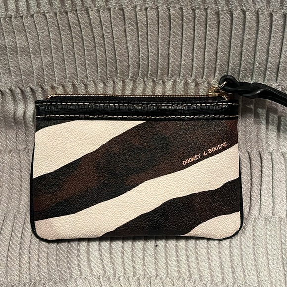 Dooney & Bourke coin purse - Picture 2 of 4